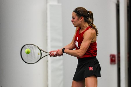 Huskers Grab Second-Straight Sweep to Advance