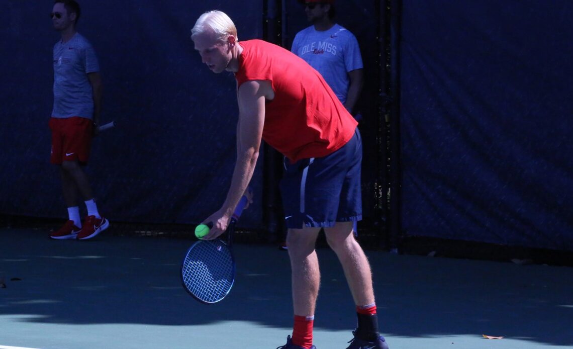 Men’s Tennis Battles the Elements at Day Two of the Commodore Invite