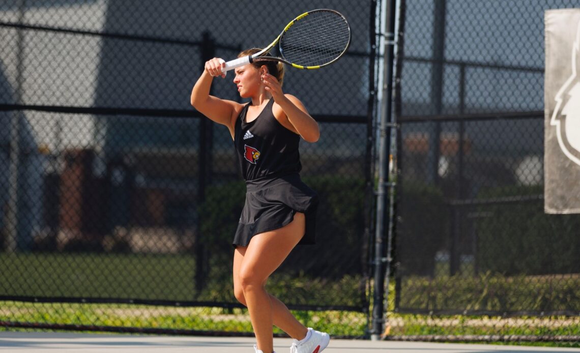 Andrea Di Palma returns a serve