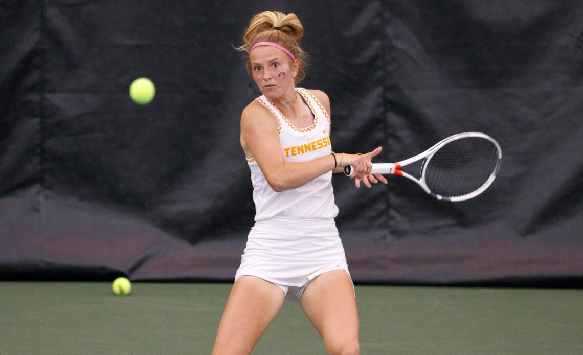 Mertena Cruises into Round of 16 at ITA All-Americans