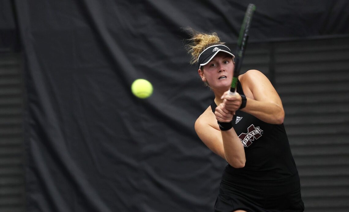 Women's Tennis Finishes Fall In Style