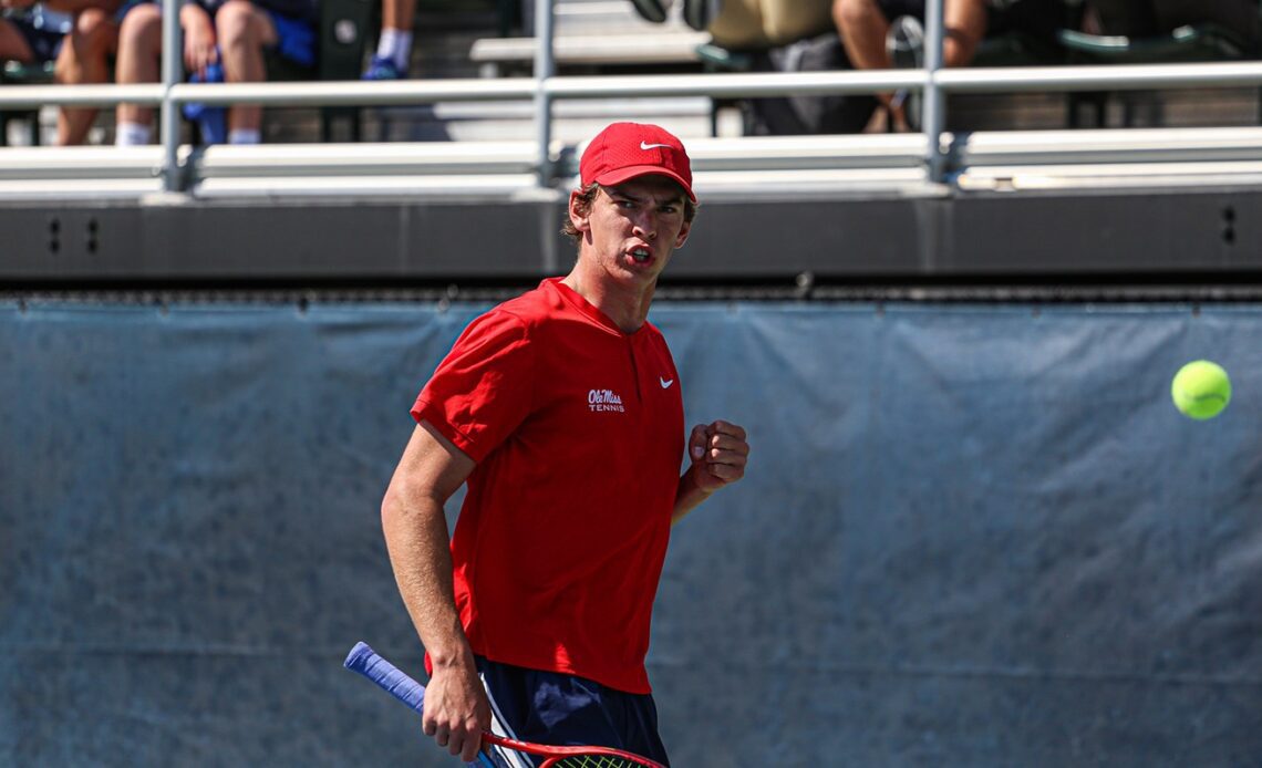 Men’s Tennis Splits Opening Day Matches at Georgia Tech Invite