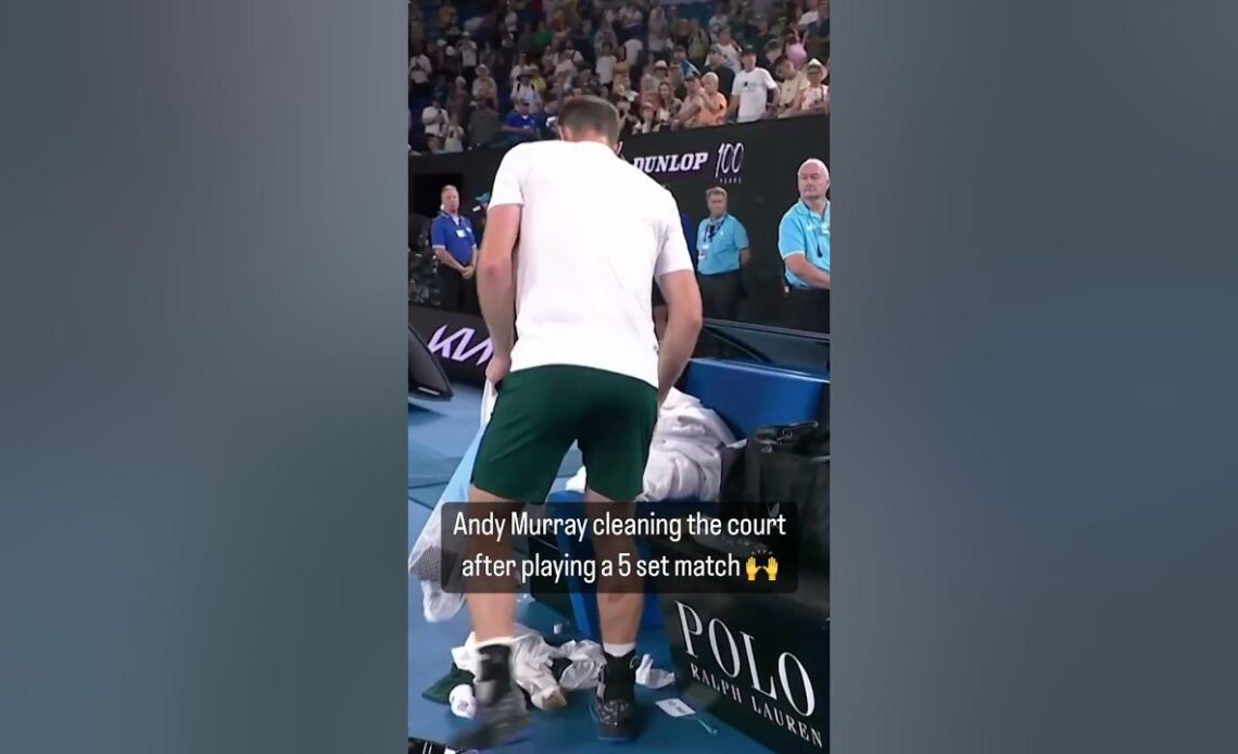 Andy Murray cleaning the court