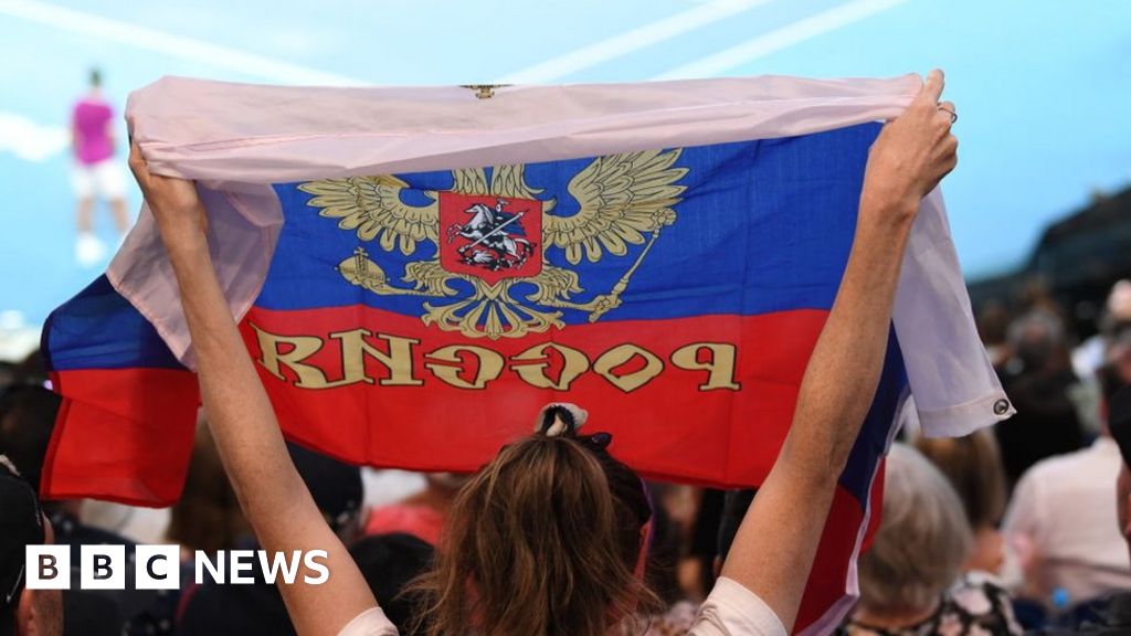 Australian Open bans Russian and Belarusian flags from tournament