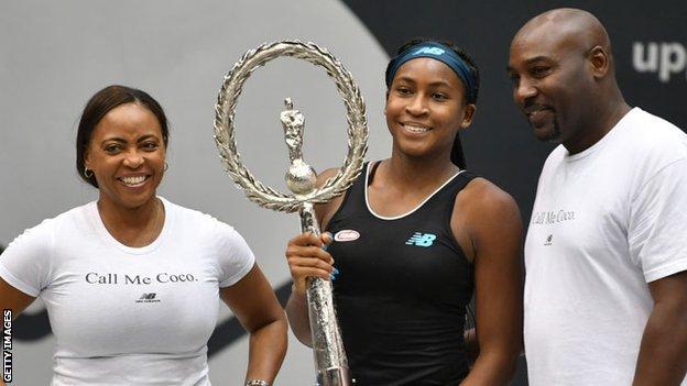 Coco Gauff celebrates winning the 2019 Linz Open with her parents Candi and Corey