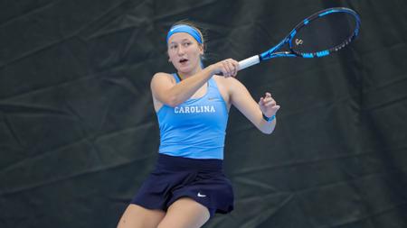 No. 2 Women’s Tennis Takes Down Charlotte, 4-0