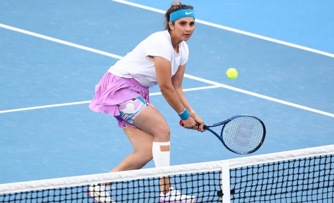 Sania does Sania things, now one win away from title on Grand Slam swansong