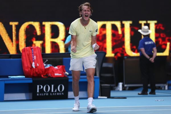 Sebastian Korda wins 5-setter to make Australian Open quarters
