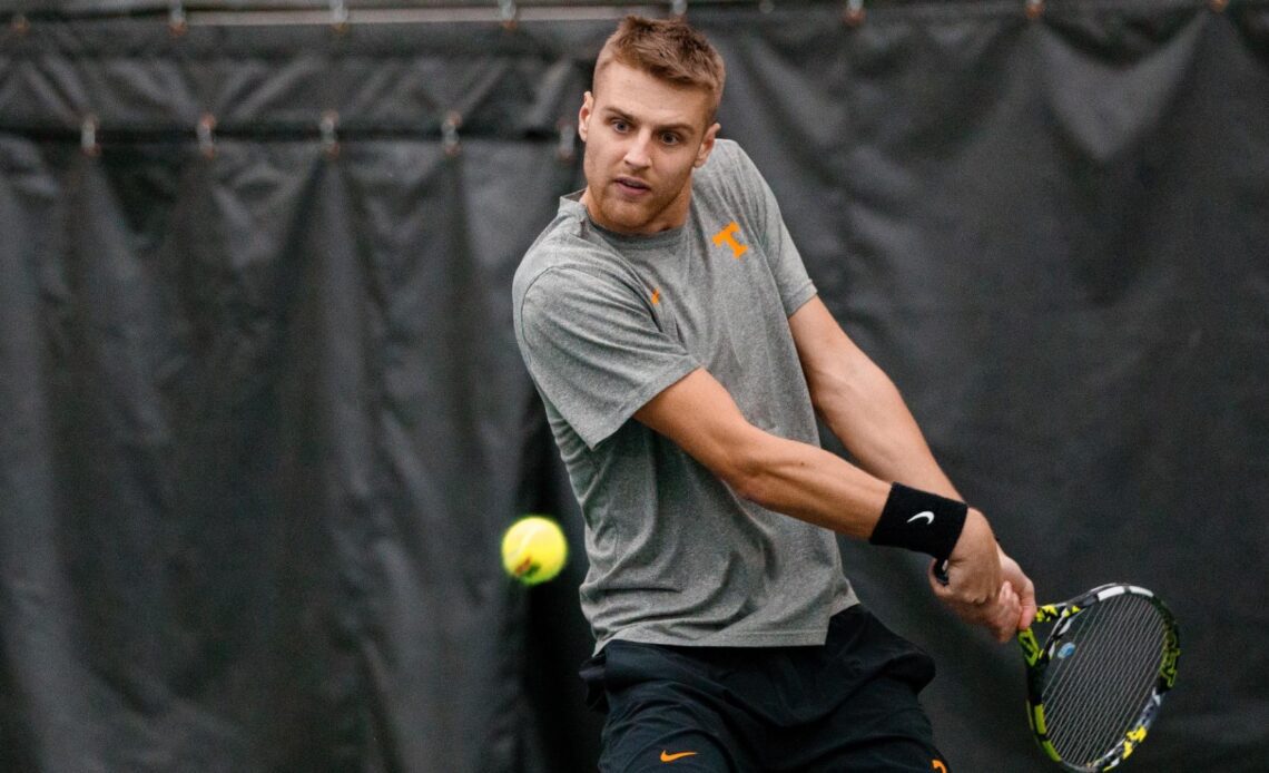 #11 Vols Close Play in Chicago with a 4-1 Win Over Illinois