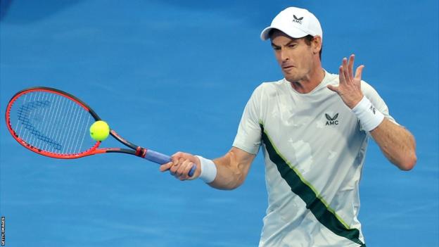 Andy Murray makes a forehand