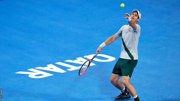Andy Murray serving in Qatar Open final