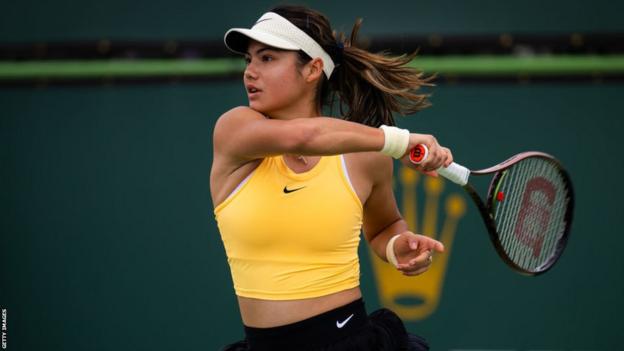 Emma Raducanu playing against Madga Linette at Indian Wells in 2023