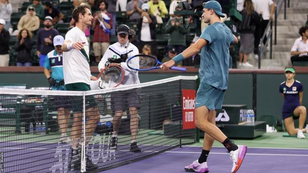 Andy Murray and Jack Draper about to hug at the net after Draper's victory
