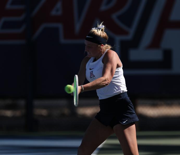 Wildcats Drop First Conference Match vs. Oregon
