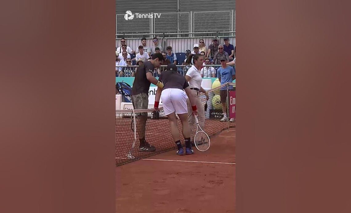 Munar Sportsmanship Mid Tennis Match in Madrid 🤝