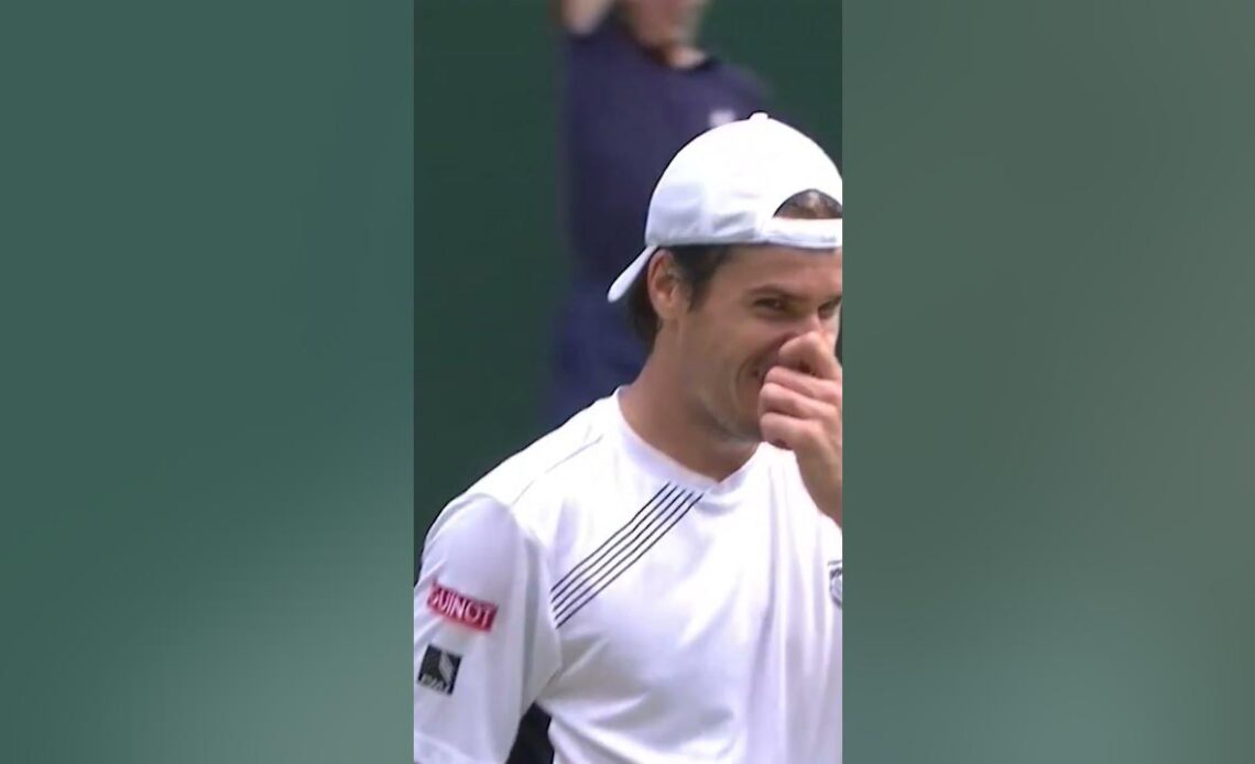 Roger Federer Gets Distracted by Tommy Haas' Cheeky Move 🤣