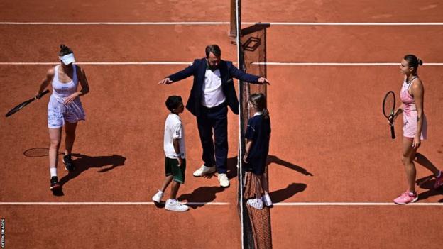 Ukraine's Elina Svitolina and Belarus' Aryna Sabalenka stand apart at the net before their French Open match