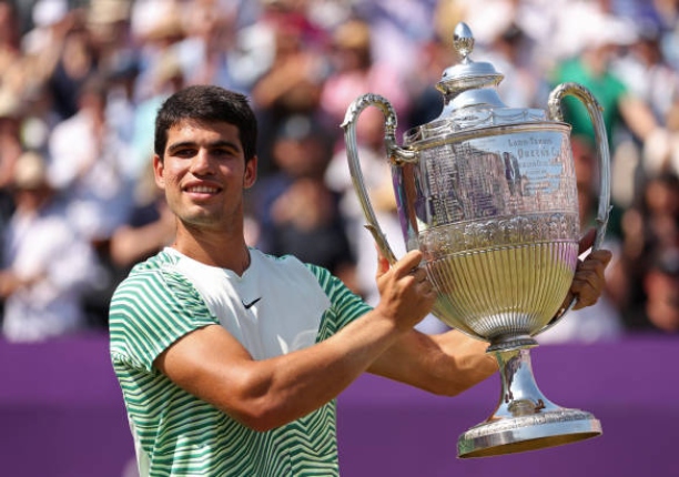 Alcaraz's First Title on Grass