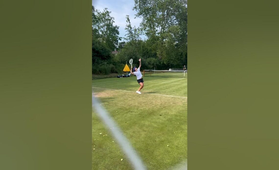 🧱 CLAY ➡️ GRASS 🌱 A sneak peek at Iga Swiatek’s preparations in Bad Homburg 👀 #shorts #wta #tennis