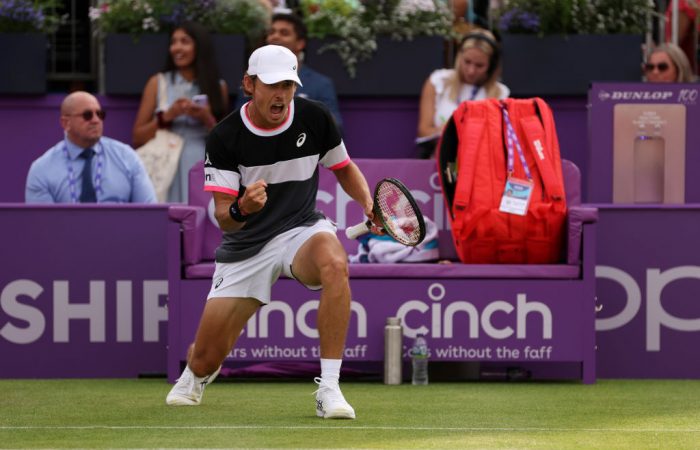 De Minaur dismisses in-form Murray at Queen’s Club | 20 June, 2023 | All News | News and Features | News and Events