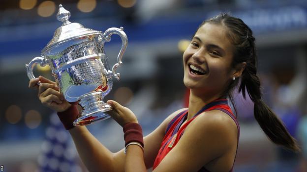 Emma Raducanu celebrates winning the 2021 US Open title