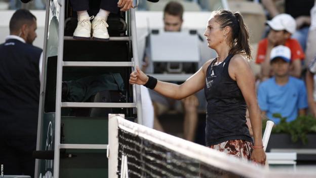 Daria Kasatkina gives Elina Svitolina a thumbs up at end of the match