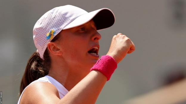 Iga Swiatek celebrates against Coco Gauff in their French Open quarter-finals