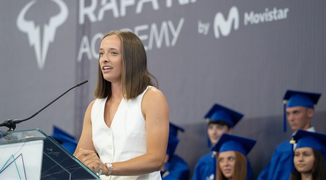 Fresh off Roland Garros win, Swiatek delivers keynote at Rafa Nadal Academy graduation