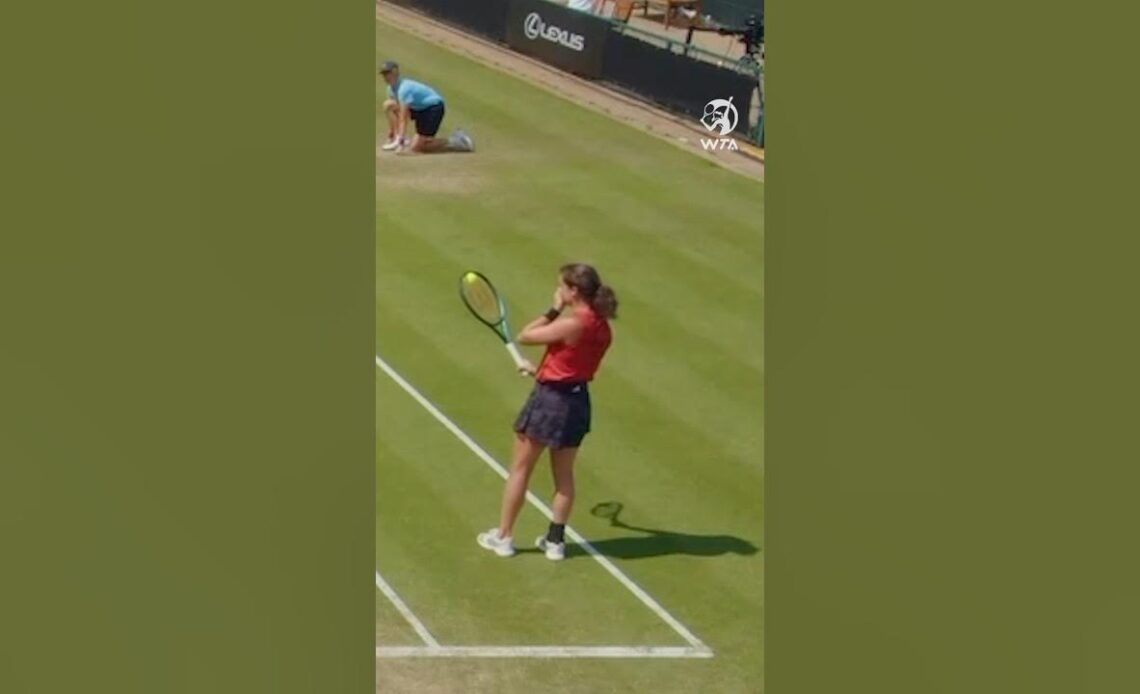 Wait… what? 🫨 Ulrikke Eikeri somehow catches a ball INSIDE her strings! #shorts #tennis #wta #sport