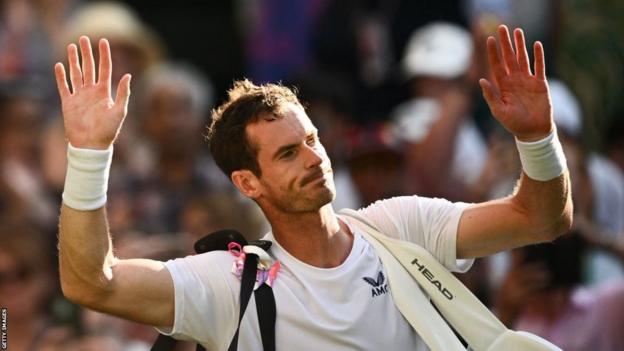 Andy Murray waves to the Wimbledon crowd