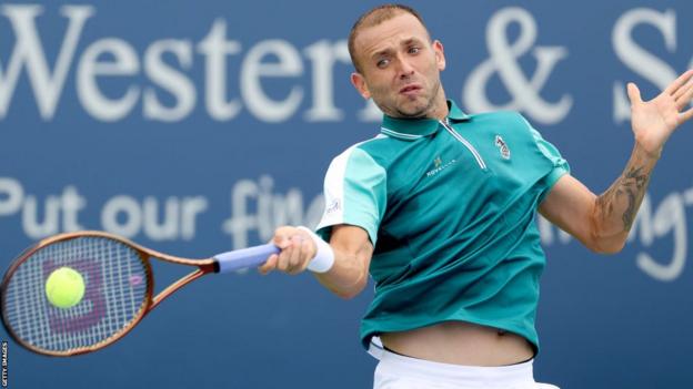 Dan Evans on court in the first round in Cincinnati