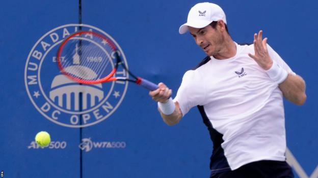 Andy Murray in action against Brandon Nakashima