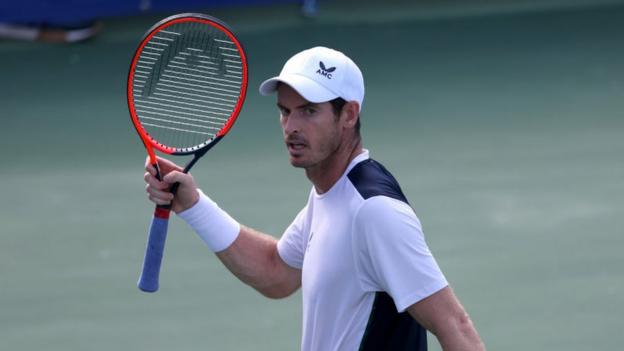 Andy Murray celebrates winning a point