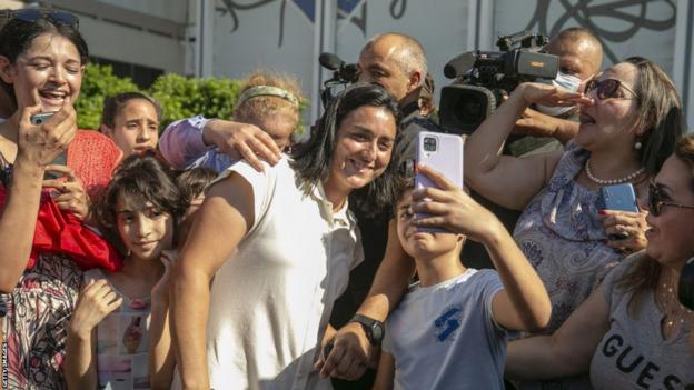 Ons Jabeur poses with fans back home in Tunisia