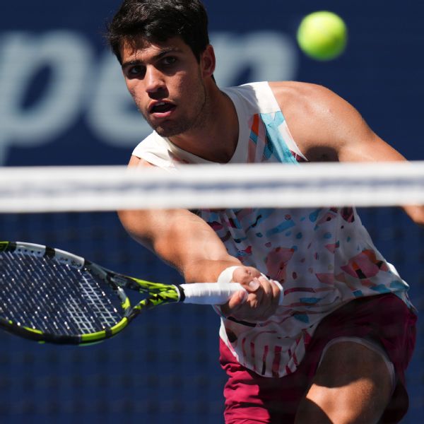 Carlos Alcaraz drops set, advances past US Open third round