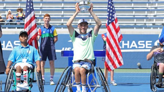 Andy Lapthorne lifts the US Open singles trophy in 2019