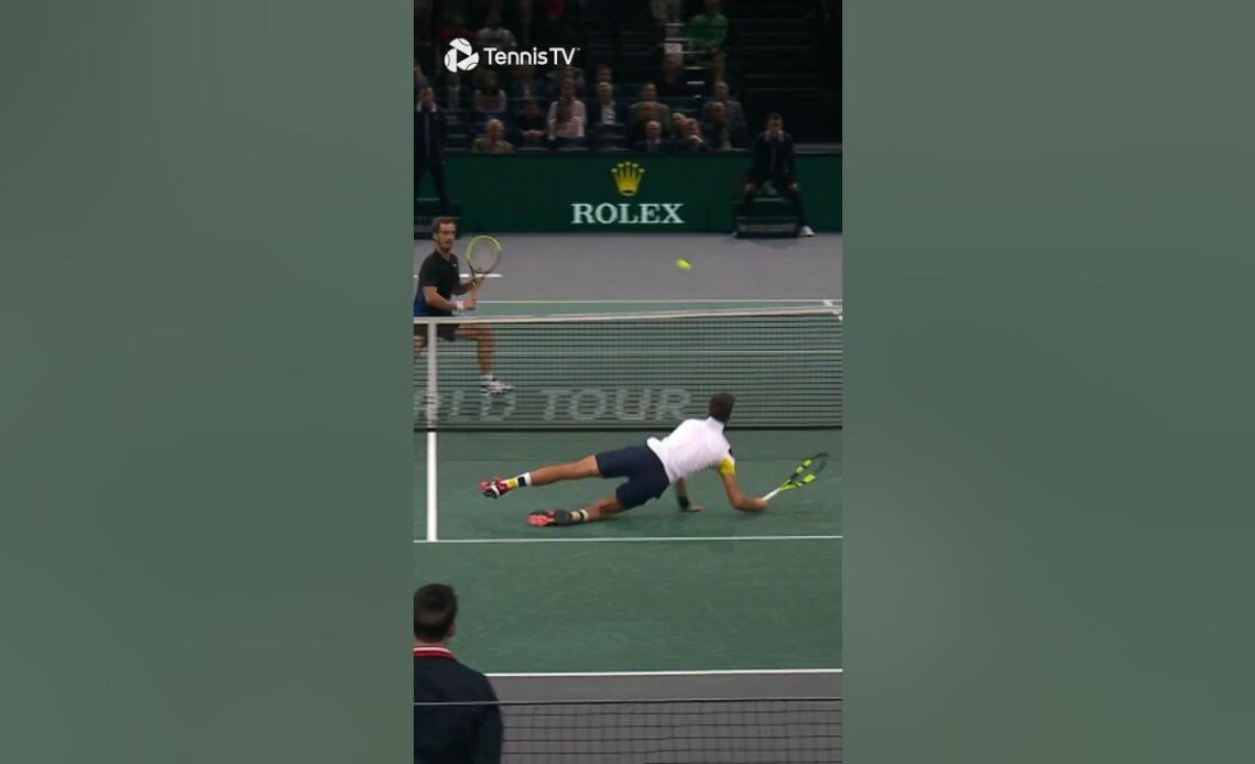 Paire Ends Up ON THE FLOOR During The Point 🕺