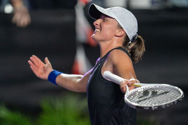 Iga Swiatek tops Aryna Sabalenka to reach WTA Finals title match