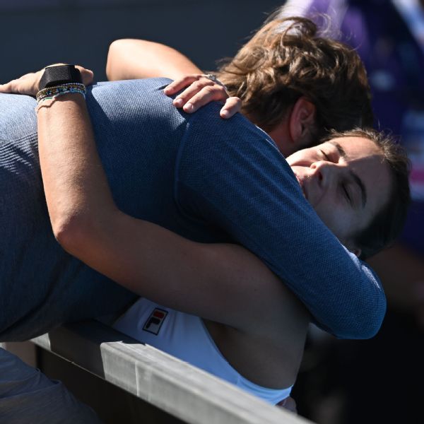 Emma Navarro outlasts Elise Mertens in Hobart final