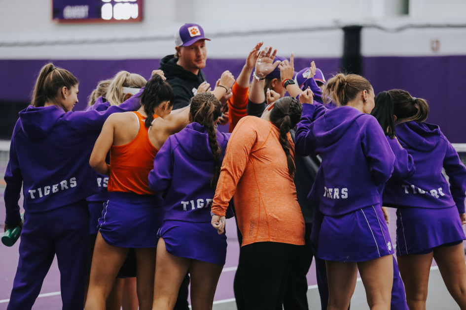 Van Zyl Clinchs and Tigers Win in First Match of ITA Kickoff Weekend – Clemson Tigers Official Athletics Site