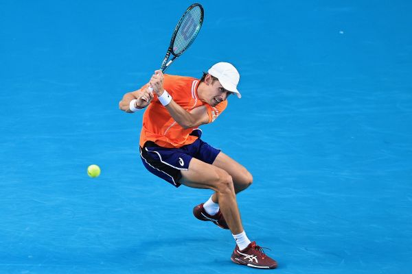 Alex De Minaur rallies past Tsitsipas, makes Mexican Open semis