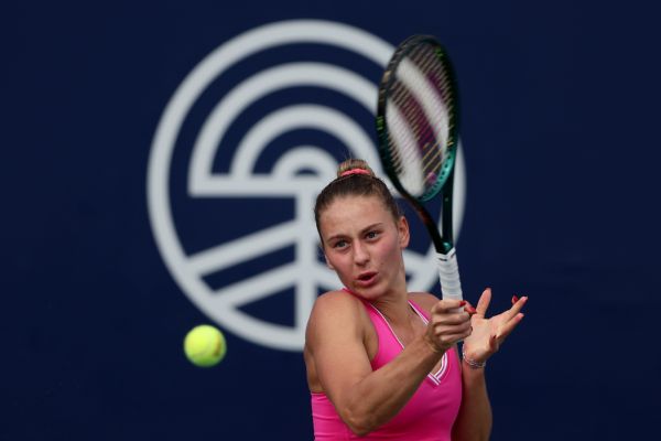 Marta Kostyuk makes San Diego Open quarters in straight sets