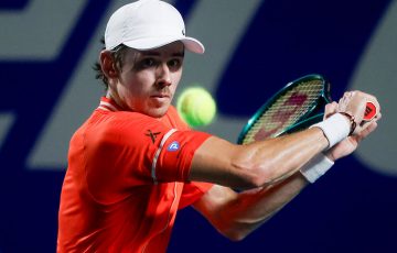 Alex de Minaur claims a second consecutive title in Acapulco.