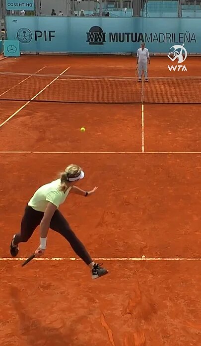 TWEENER TRAINING by teenager Mirra Andreeva in Madrid 🌭 #wta #tennis #shorts #trickshots