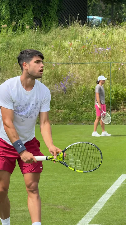 A pair of Roland-Garros champions have arrived 👀 #CarlosAlcaraz #IgaSwiatek #Shorts