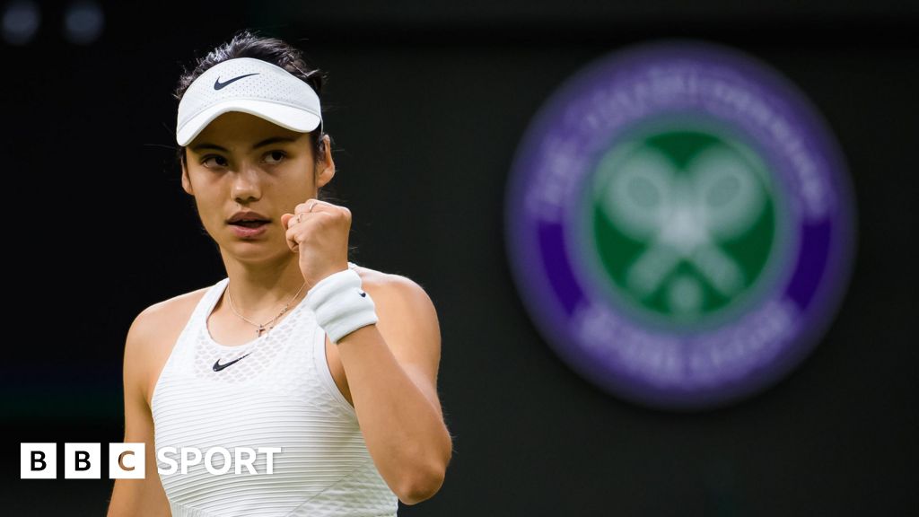 Emma Raducanu celebrates at Wimbledon